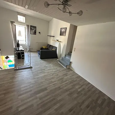 Bright And Quiet House *