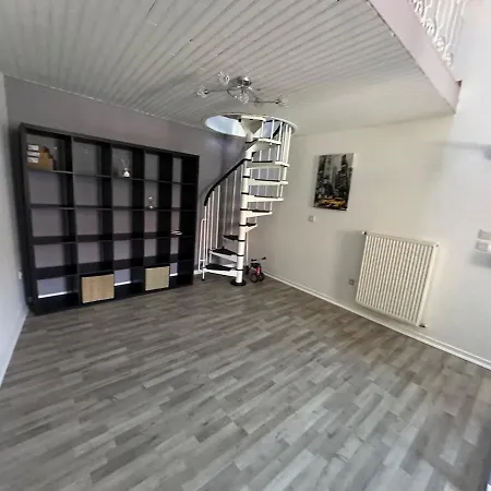 Bright And Quiet House *