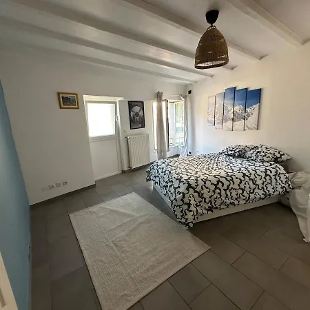 Casa de Férias Bright And Quiet House Aulnat